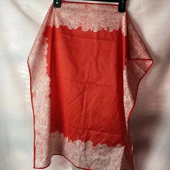 BEAUTIFUL CORAL & WHITE LEAF BORDER DESIGN SQUARE SCARF MEASURES APPROX 26”x26” - Picture 2 of 6